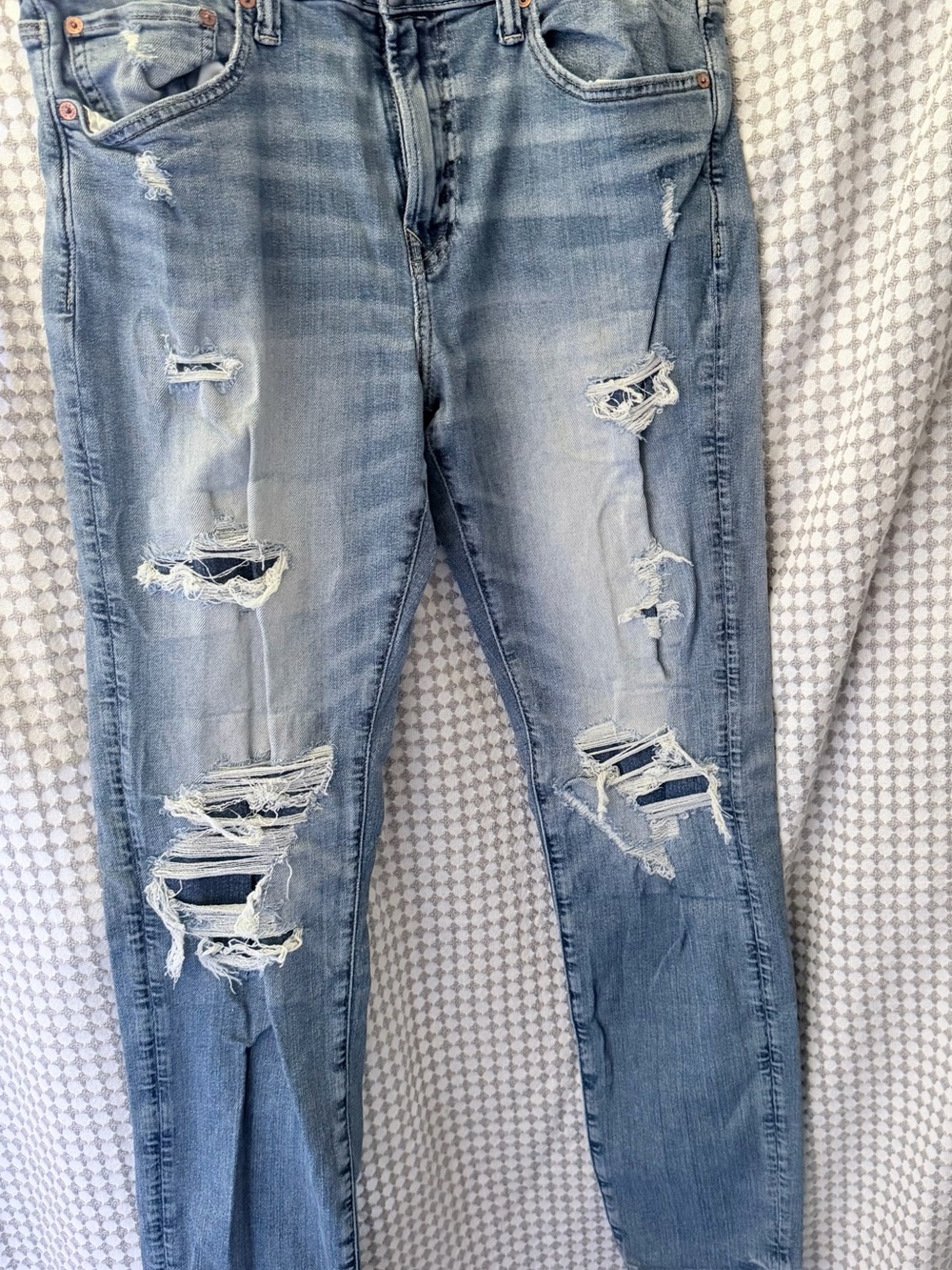American Eagle Outfitters Light Blue Distressed Skinny Jeans